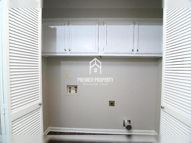 Building Photo - 5643 Antwerp Ave W