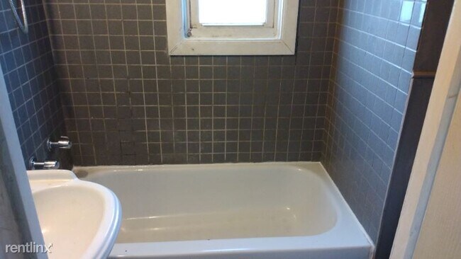 Foto del edificio - 3 br, 1 bath House - 47 S Park St