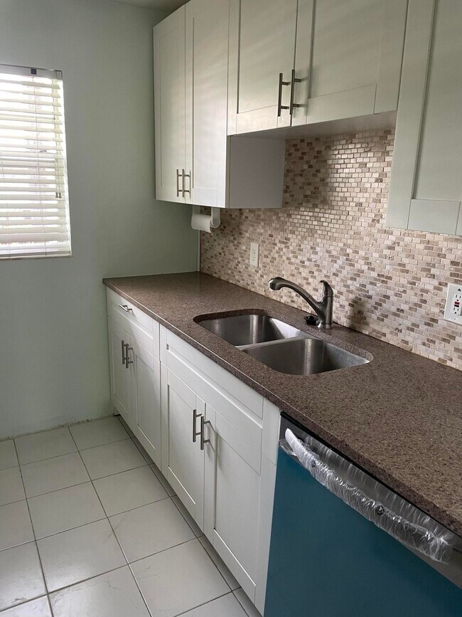 Foto del edificio - 689 NE 6th Ct