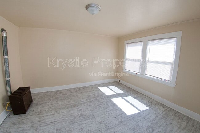 Building Photo - 526 Wilson Ave