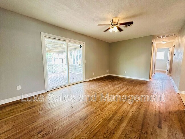 Building Photo - 1936 Symphony Ln