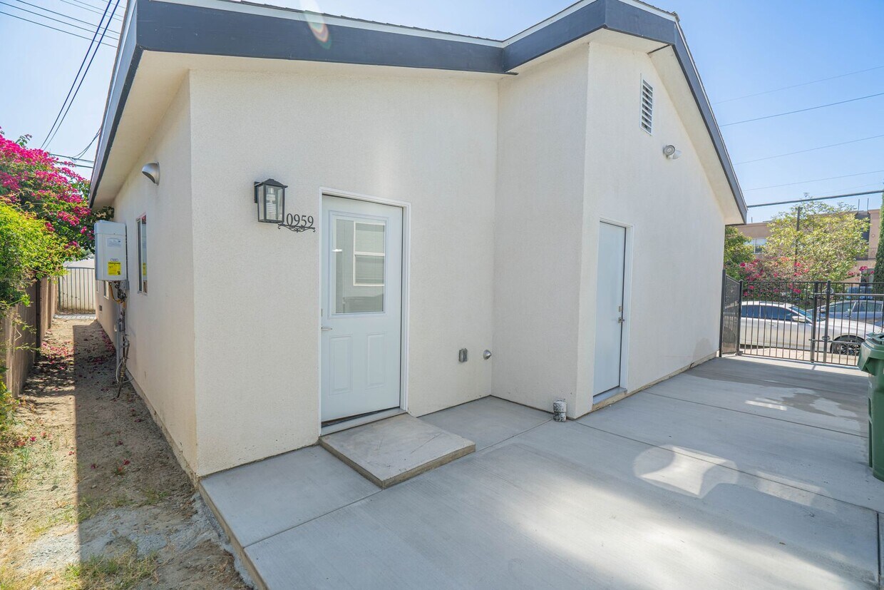 Photo - 10959 Collins Street