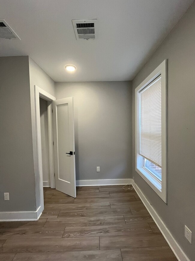 Building Photo - 26 Yale Ave