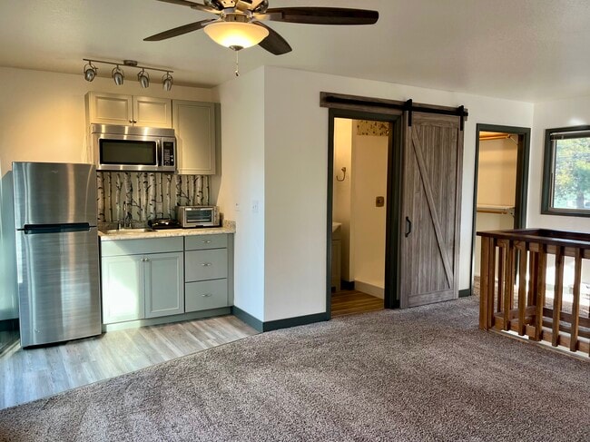 Foto del edificio - 1421 NE 8th St