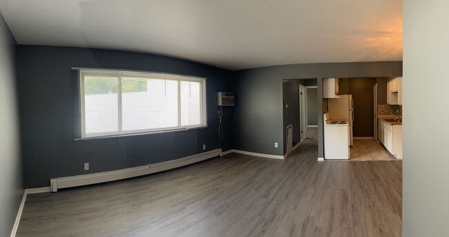 Foto del edificio - ONE BEDROOM APARTMENT COMING AVAILABLE! NO...