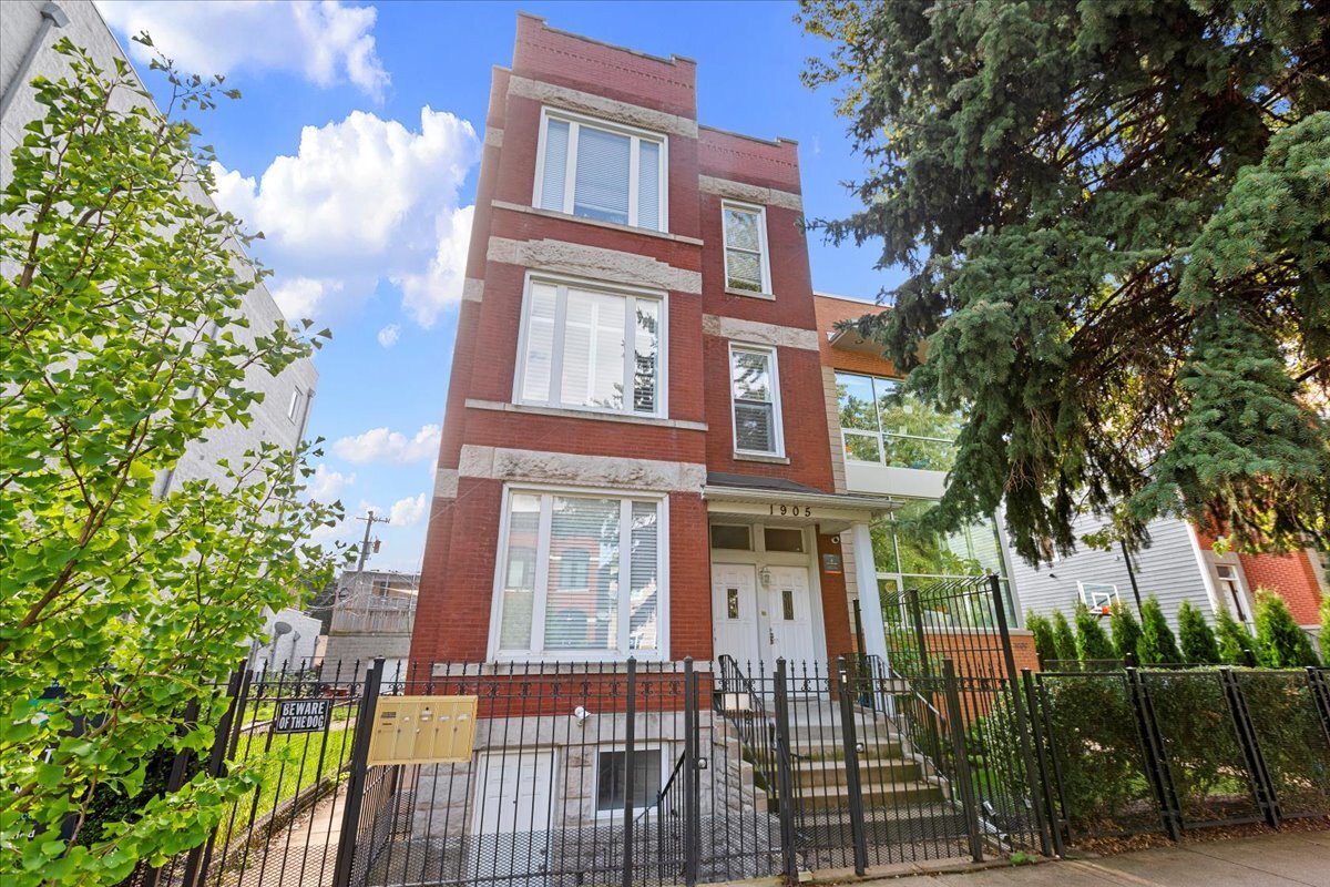 Primary Photo - 1905 W Huron St
