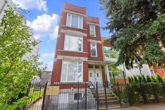 Building Photo - 1905 W Huron St