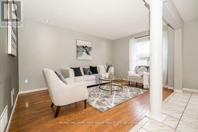 Photo du bâtiment - 1636 Sarasota Crescent