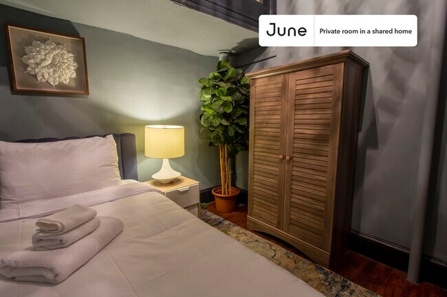 Foto del edificio - Room in Shared 4 bed/1 bath home in Hell's Kitchen