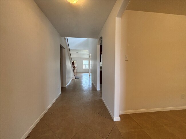 Building Photo - 6511 Dogwood Park Ln