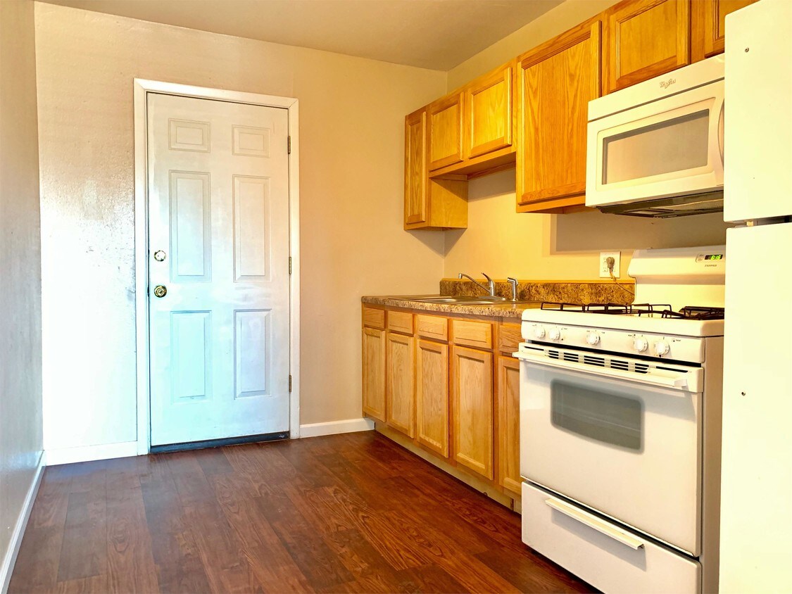Primary Photo - 3525 Sheridan St