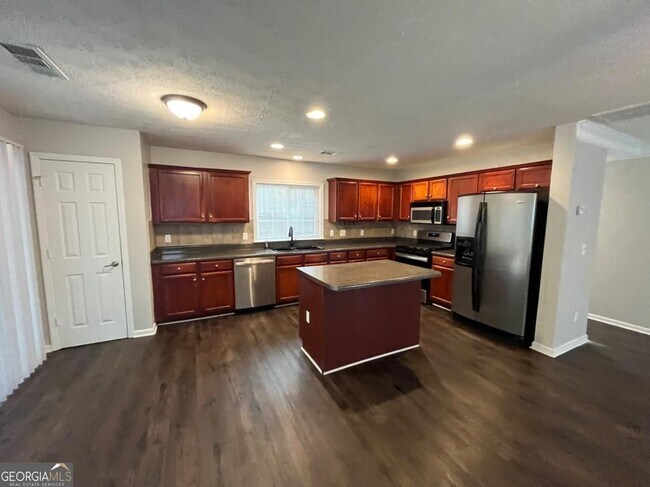 Foto del edificio - 207 Silver Spring St
