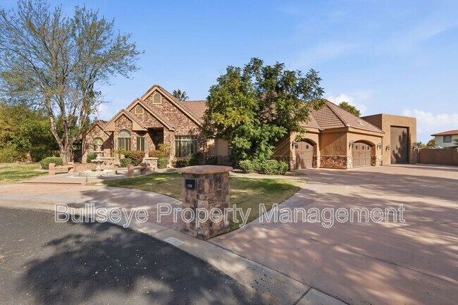 Building Photo - 2558 E Page Ct