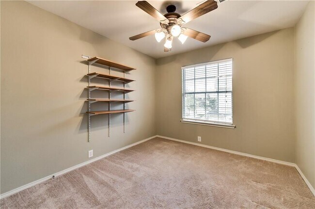 Building Photo - 2206 Canterbury Park Dr