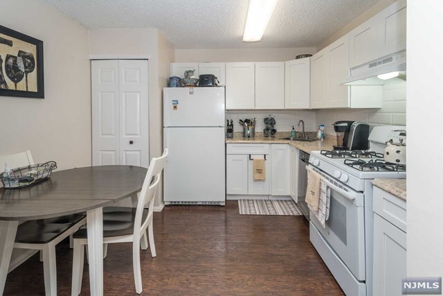Building Photo - 1063 Ash Dr