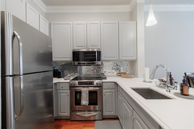 Building Photo - 2400 McCue Rd