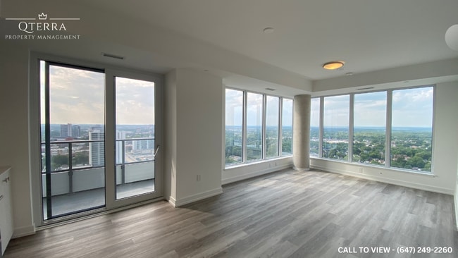 Building Photo - 15 Wellington St S