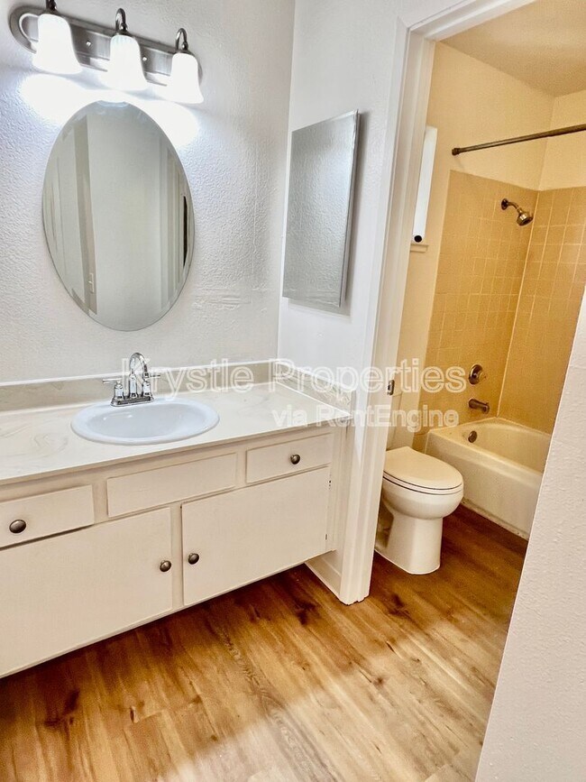 Foto del edificio - 105 Gregory Ln