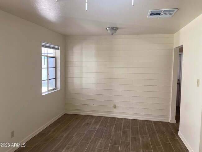 Foto del edificio - 3207 E Medlock Dr