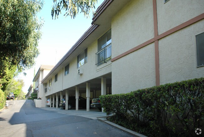 Building Photo - Villa Serena