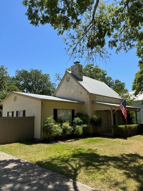 Primary Photo - 212 E Creek St