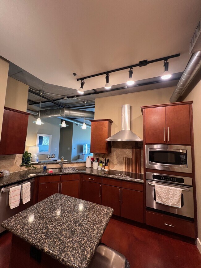 Cocina 1 - 150 Bee St