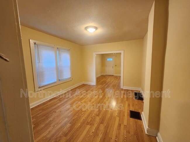 Building Photo - 800 E Starr Ave
