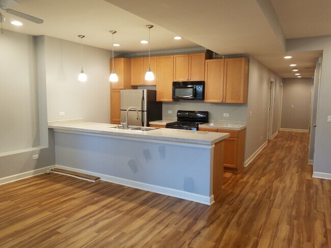 kitchen - 3450 N Bosworth Ave