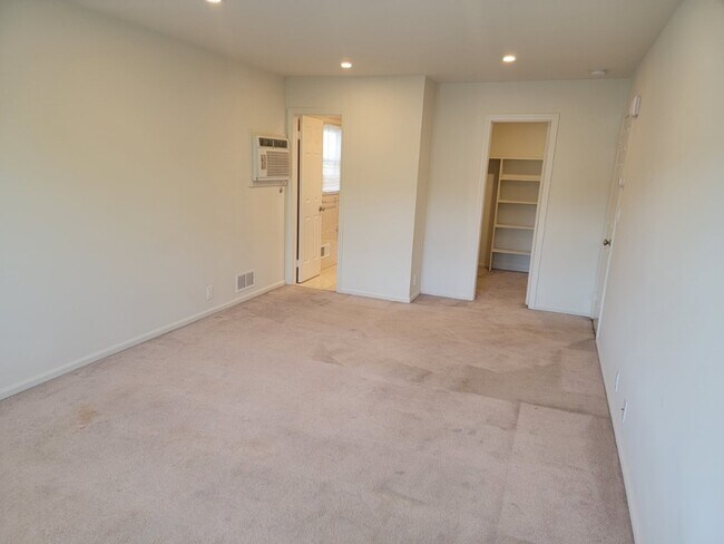 Foto del edificio - Spacious Pelham Studio near rain & town $1700
