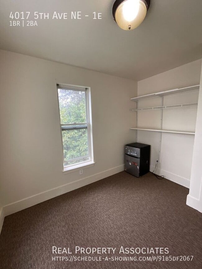 Foto del edificio - 4017 5th Ave NE