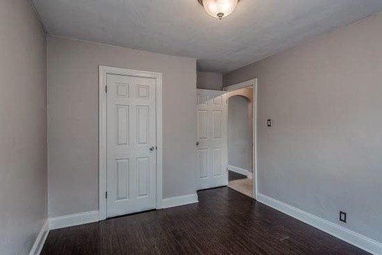 Primary Photo - 341 Des Peres Ave