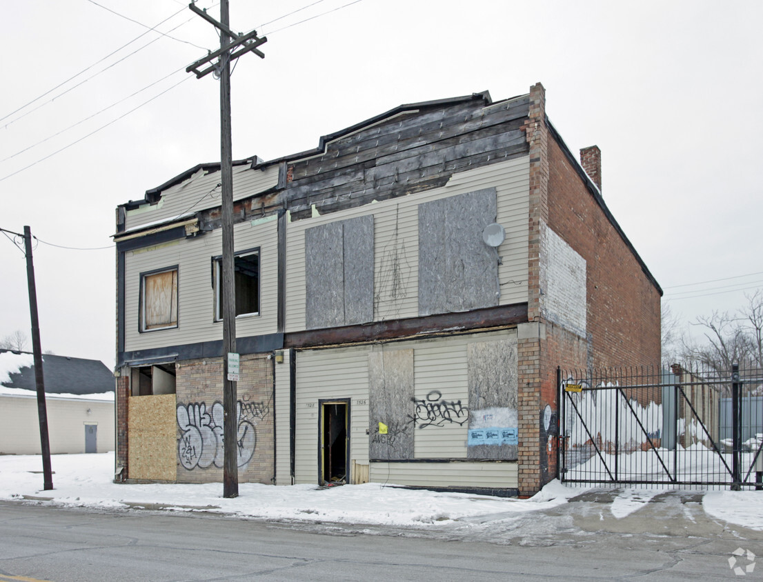 Primary Photo - 7526-7528 Oakland St