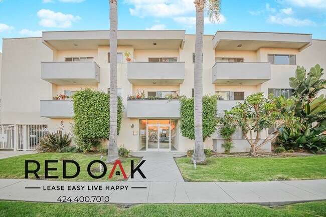 Foto del edificio - ~1 Month FREE~ Spacious and Sun-Drenched T...