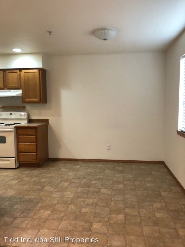Building Photo - 414 Pear Ln
