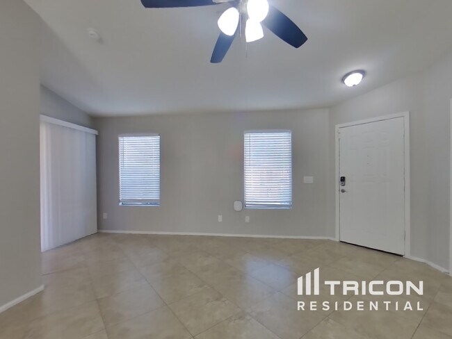 Foto del edificio - 40179 W Thornberry Ln