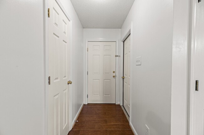 Building Photo - 123 Jerrett Ln