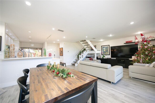 Foto del edificio - 3322 Torremolinos Ave