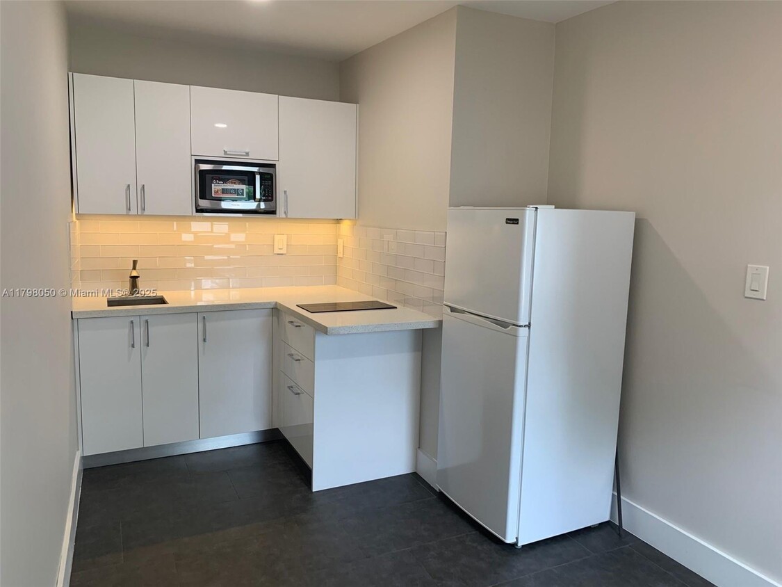 Foto principal - 3840 NW 176th St