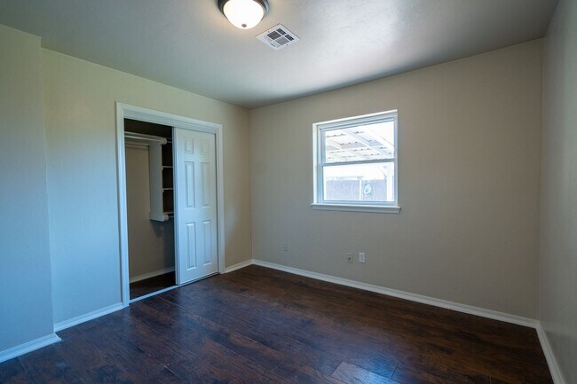 Building Photo - Beautiful 3 Bed 2 Bath in the Heart of Moore!