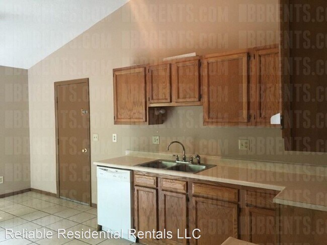 Building Photo - 3 br, 2 bath House - 2001 Monarch Drive,