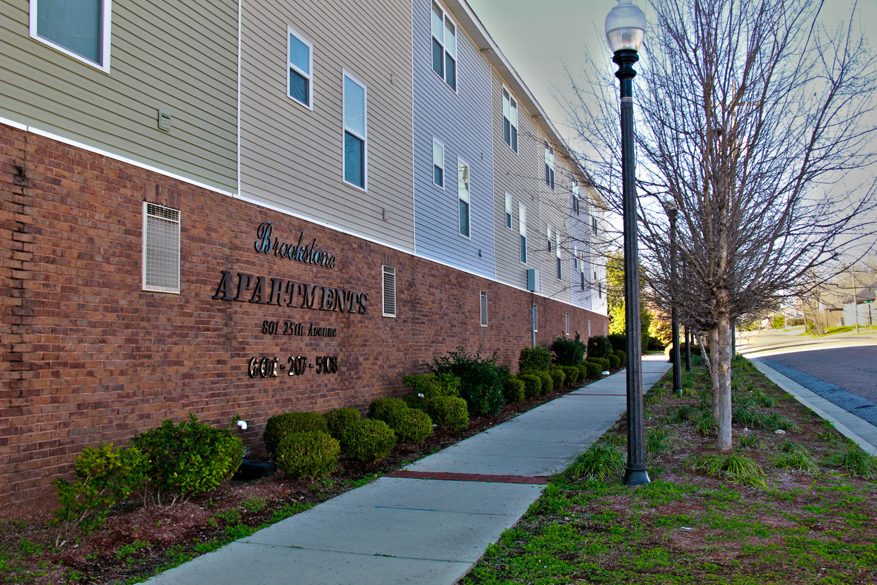 LOS APARTAMENTOS DE BROOKSTONE - Brookstone Apartments