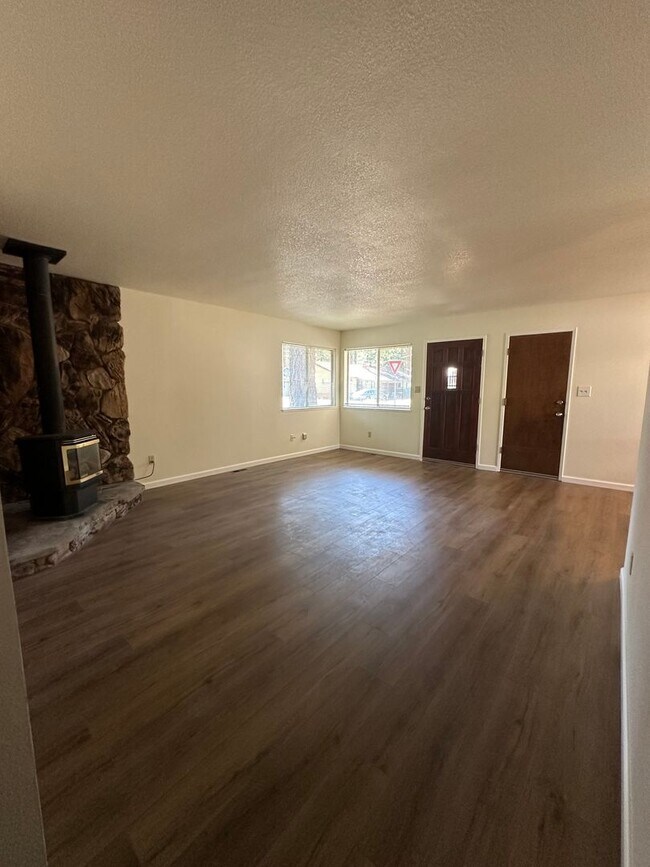 Building Photo - Al Tahoe 3 Bedroom Home with Garage, Just ...
