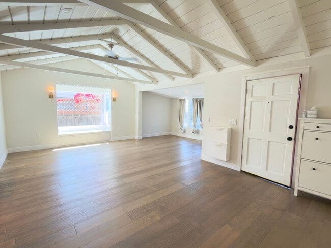 Building Photo - Newly Remodeled 3 bedroom home with AC