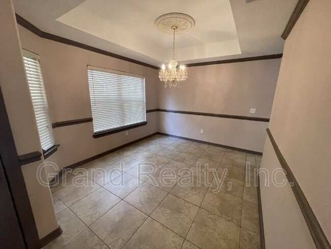 Building Photo - 5022 Patterson Ln