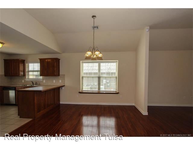 Foto del edificio - 3 br, 2 bath House - 3830 S 201st E ave