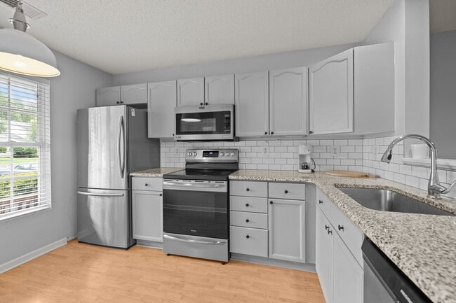 Building Photo - 2210 Cigar Ct