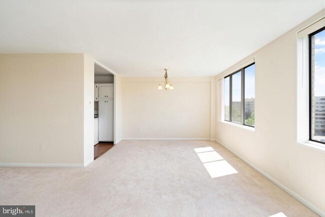 Foto del edificio - 6641 Wakefield Dr