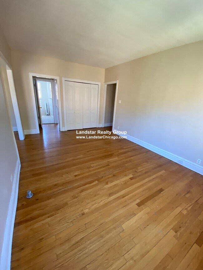 Building Photo - 910 Reba Pl