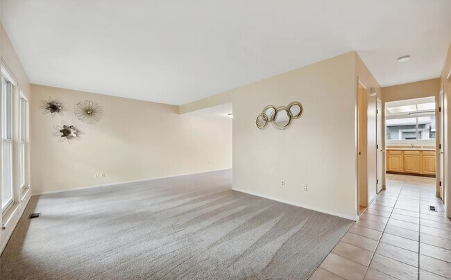 Foto del edificio - 10351 E Evans Ave