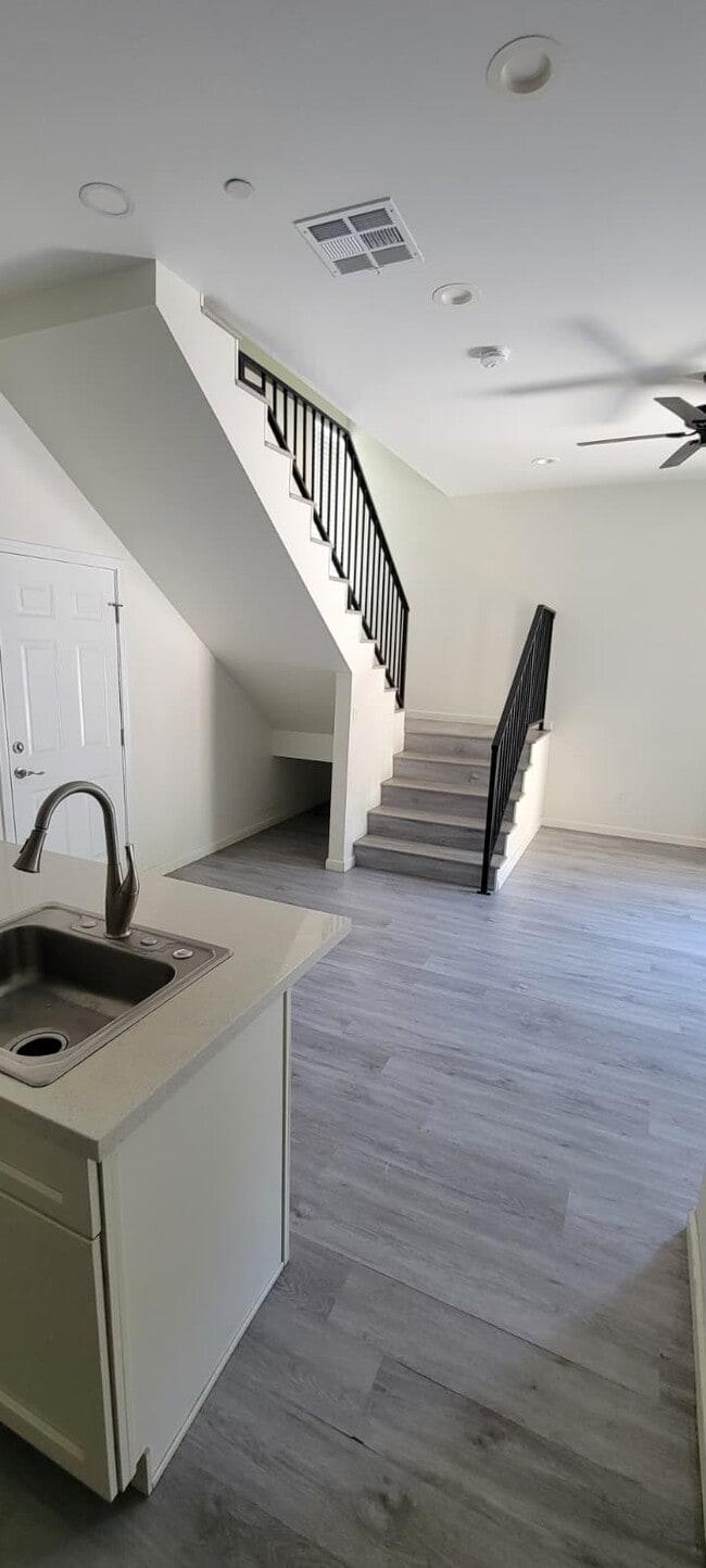 Building Photo - 337 Clover St